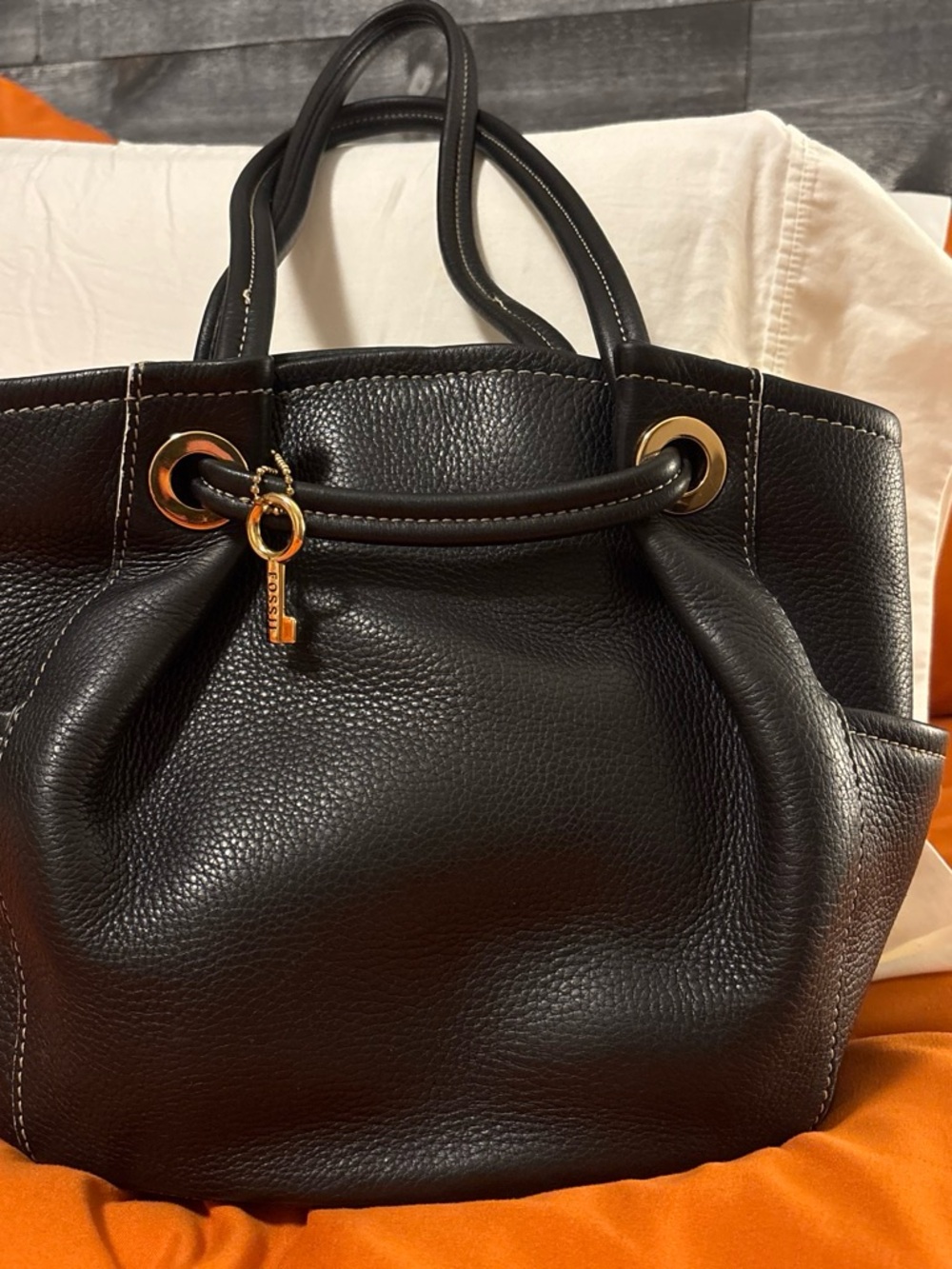 FOSSIL Black Pebbled Leather BUCKET STYLE HANDBAG with Gold Hardware EUC